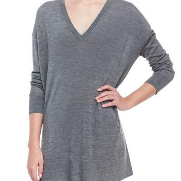 NEVER WORN V- NECK SWEATER - Picture 1 of 5